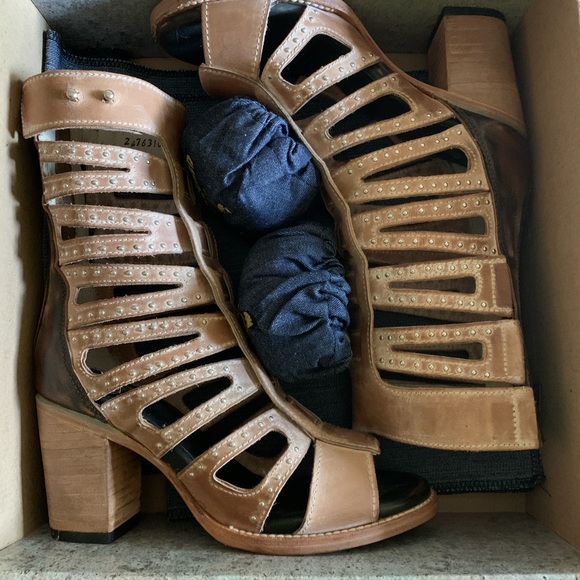 Freebird by Steven-Lotus (Taupe) 9 - Picture 10 of 11